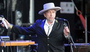 باب دیلن 77 ساله دست‌ بردار موسیقی نیست