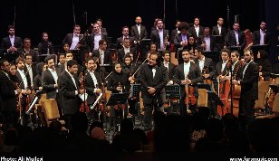 ارکستر سمفونیک تهران به روی صحنه می رود