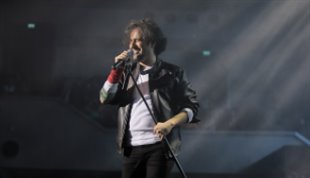 کاوه آفاق با اجرای آلبوم «لوتوس» روی صحنه رفت/ «شال» همچنان محبوب