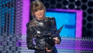 جوایز موسیقی آمریکا اهدا شد / تیلور سویفت در تعقیب مایکل جکسون