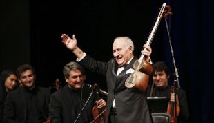 یلدای آذری‌ها با تارِ رامیز قلی‌اف و نوای ارکستر فرهنگ و هنر 