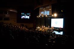 گزارش تصویری از کنسرت گروه «دنگ شو» در تهران