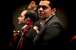 شهداد روحانی در همراهی با ارکستر سمفونیک تهران روی سن رفت