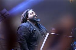 رضا صادقی کنسرت بزرگ خود را در تهران به روی صحنه برد