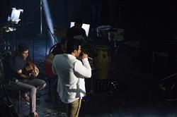 «مازیار بازیار» خواننده جوان موسیقی پاپ در اصفهان به روی صحنه رفت