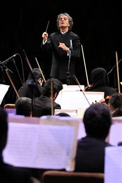 ارکستر سمفونیک تهران به رهبری شهرداد روحانی روی صحنه رفت