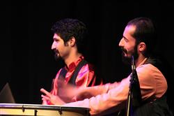 اجرای شادیانه‌های گیلان در برج آزادی / تقدیر از نوازنده کمانچه گروه 