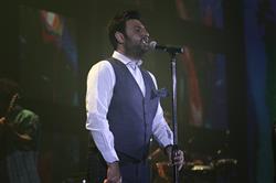 «محمد علیزاده» با «تب 40 درجه» در تهران چهار سانس کنسرت برگزار کرد 