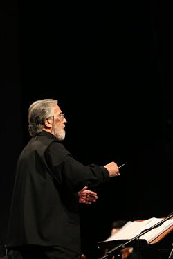 هم‌نوایی سالار عقیلی با ارکستر ملی ایران در تالار وحدت