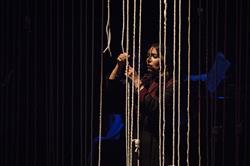 مهیار علیزاده پرفورمنس «تکرار نامنظم بی‌تو» را روی صحنه برد