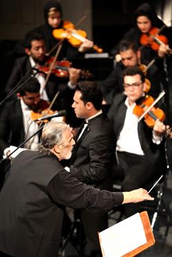 ارکستر ملی به خوانندگی وحید تاج روی صحنه رفت