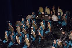 طنین موسیقی فارسی و کردی در تالار وحدت / «فروزان» روی صحنه رفت
