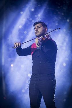 کنسرت شهاب مظفری در جشنواره موسیقی فجر برگزار شد