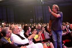 پای بازیگران پایتخت هم به کنسرت خنده حسن ریوندی باز شد